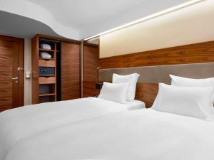 Letto o letti in una camera di Movenpick hotel Sarajevo