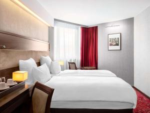 Letto o letti in una camera di Movenpick hotel Sarajevo