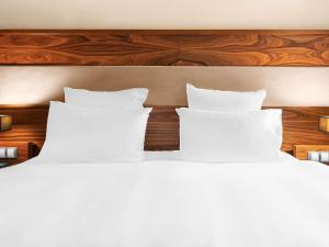 Letto o letti in una camera di Movenpick hotel Sarajevo