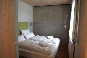 Postel nebo postele na pokoji v ubytování Ökohotel aus Holz Alea Eco + 22 fotografií