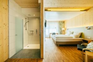 Postel nebo postele na pokoji v ubytování Ökohotel aus Holz Alea Eco