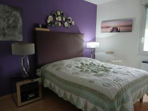 Кровать или кровати в номере Location chambre 2 personnes chez Angela