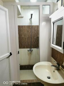 Et badeværelse på Emam's Apartment