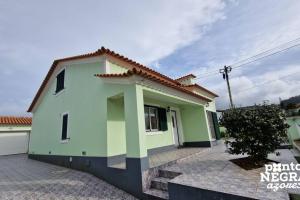 a small house with a green at Casa Martins by PontaNegraAzores in Biscoitos
