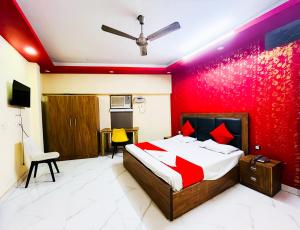 Katil atau katil-katil dalam bilik di Hotel Classical Opposite Nizamuddin Railway Station