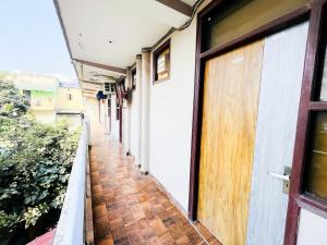 Gambar di galeri bagi Hotel Classical Opposite Nizamuddin Railway Station di New Delhi
