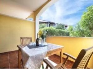 Balkoni atau teres di Cozy flat just steps from Baia delle Mimose beach