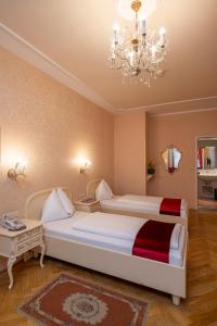 Rúm í herbergi á Pertschy Palais Hotel