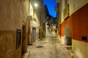 an alley in an old town at night at Dimore Piazza Vecchia Wellness Suites in Castellana Grotte