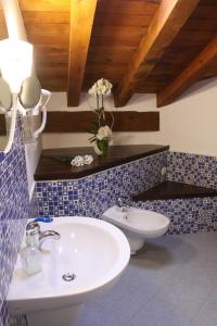 a bathroom with a sink and a toilet at Posada Rural La Piñorra in Vinuesa