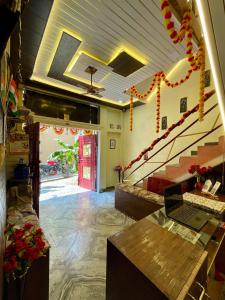 Fotografie z fotogalerie ubytování HOTEL SHIVAYY MAJESTIC 3 km from kashi vishwanath temple v destinaci Váránasí