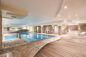 Bazén v ubytování Hotel Dolomiti - Azzurro Club nebo v jeho okolí