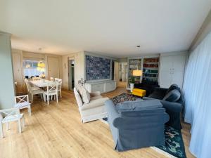 Χώρος καθιστικού στο großes Haus im Landhausstil mitten in Wangen