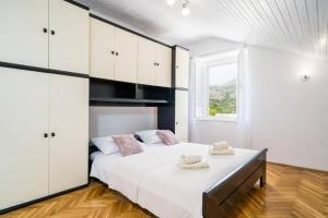 Katil atau katil-katil dalam bilik di Top Location Three Bedroom Apartment