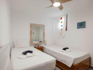 Rúm í herbergi á Paros' slice of Paradise