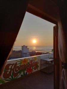 a view of the sunset from the balcony of a house at Homestay-Phước Hải in Chợ Phước Hải +13 photos