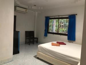 Postel nebo postele na pokoji v ubytování Secret Lanta Guesthouse + 26 fotografií