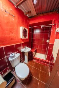 Koupelna v ubytování Guest House for 6 people + 16 fotografií