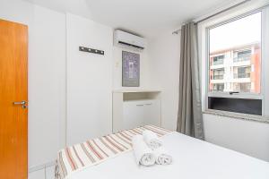 a white bedroom with a bed and a window at Premier Residence Hotel em Brasília 21604 in Brasilia +37 photos