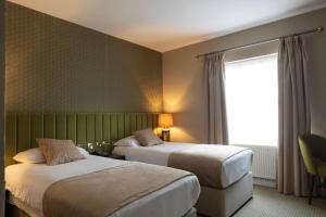 Letto o letti in una camera di Cahir House Hotel
