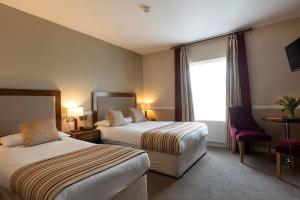 Letto o letti in una camera di Cahir House Hotel