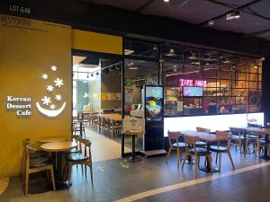 Restaurace v ubytování SS15 Courtyard Subang Jaya Sunway European Designer Suite Netflix 100m to LRT #23