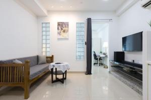 TV a/nebo společenská místnost v ubytování SS15 Courtyard Subang Jaya Sunway European Designer Suite Netflix 100m to LRT #23
