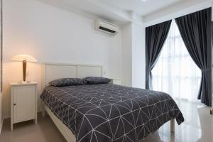 Postel nebo postele na pokoji v ubytování SS15 Courtyard Subang Jaya Sunway European Designer Suite Netflix 100m to LRT #23