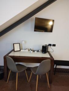 Příslušenství pro přípravu čaje a kávy v ubytování Palazzo Cusani Charming Rooms
