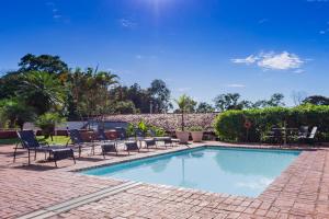 A piscina localizada em Hotel Colonial Iguaçu ou nos arredores