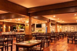 Um restaurante ou outro lugar para comer em Hotel Colonial Iguaçu