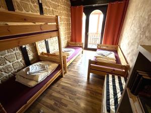 two bunk beds in a room with a window at Fewo GERICHTSSTUBE im Rittergut Leppersdorf bei Radeberg für 6 Pers in Wachau