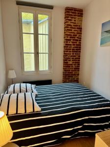 Ένα ή περισσότερα κρεβάτια σε δωμάτιο στο Appartement Trouville Les Bains à deux pas de la plage