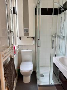 Ένα μπάνιο στο Appartement Trouville Les Bains à deux pas de la plage