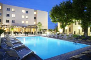 Bazén v ubytování Best Western PLUS Elixir Grasse nebo v jeho okolí