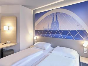 Postel nebo postele na pokoji v ubytování B&B Hotel Köln-Messe