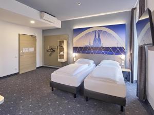Postel nebo postele na pokoji v ubytování B&B Hotel Köln-Messe