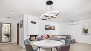 Χώρος καθιστικού στο Family Villa Di +27 φωτογραφίες