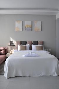 Ένα ή περισσότερα κρεβάτια σε δωμάτιο στο Axxodia- Apartments In Aeon Towers
