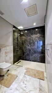 Ένα μπάνιο στο Axxodia- Apartments In Aeon Towers