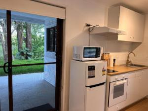 Kuchyň nebo kuchyňský kout v ubytování Park View Guest suite A