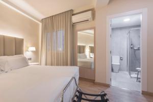 Ein Bett oder Betten in einem Zimmer der Unterkunft Hesperia Murcia Centro