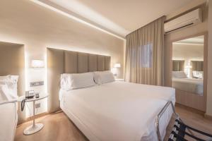 Ein Bett oder Betten in einem Zimmer der Unterkunft Hesperia Murcia Centro