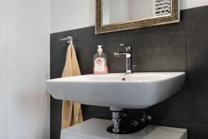 Koupelna v ubytování Room 24 + 37 fotografií