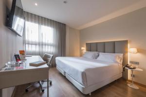 Ein Bett oder Betten in einem Zimmer der Unterkunft Hesperia Murcia Centro