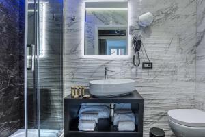 Bathroom sa Spagna Luxury'n Trevi