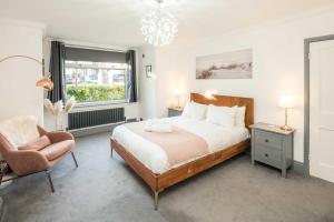 Katil atau katil-katil dalam bilik di Spacious 1BR Flat in Wanstead: Garden & Comfort