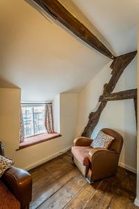 Khu vực ghế ngồi tại Carol's Cottage