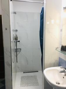 Bilik mandi di Penzion Hotelu Central