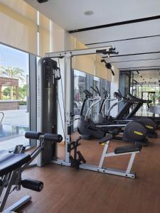 Fitness centrum a/nebo fitness zařízení v ubytování Axxodia- Apartments In Cairo Festival City + 85 fotografií